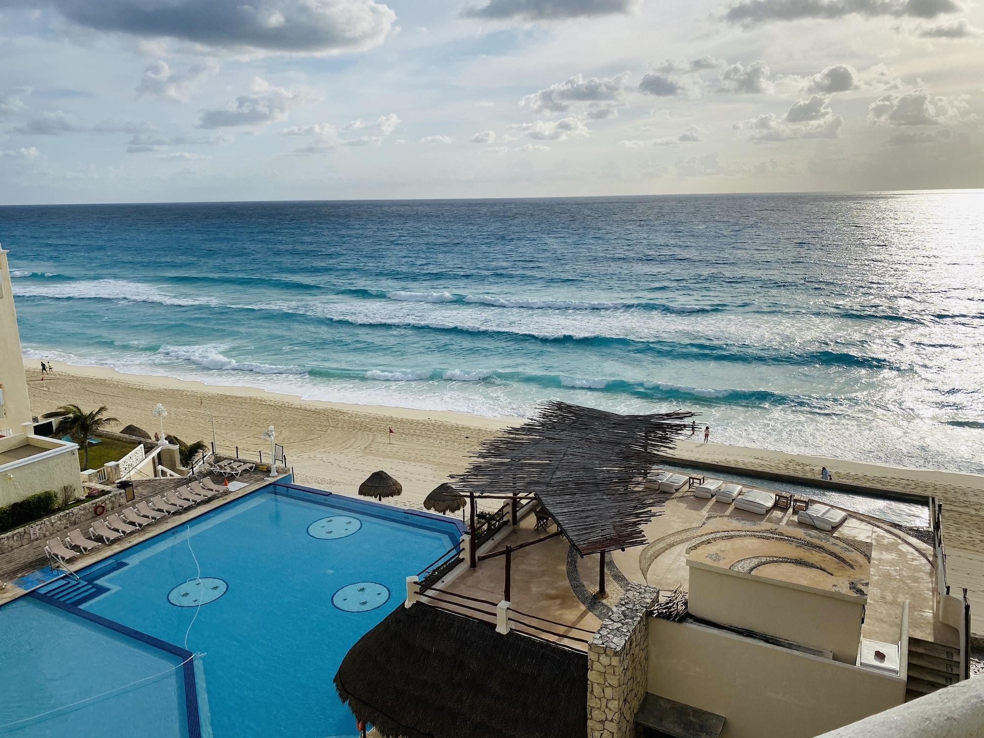 Bsea Cancun Plaza Hotel Exterior photo